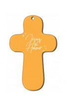 Croix jaune en bois imprimee jesus est amour